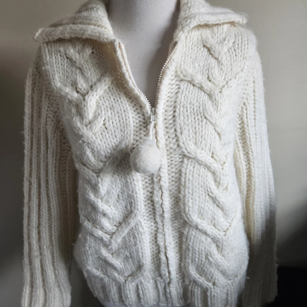 Elegant Cable Knit Cardigan - White